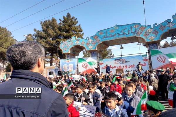 حضور پرشور مردم غیور پاکدشت در راهپیمایی 22 بهمن