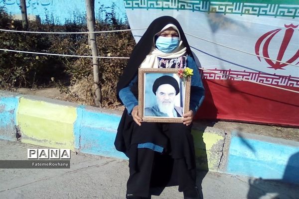 راهپیمایی ۲۲ بهمن دانش‌آموزان و سایر اقشار در خلیل اباد