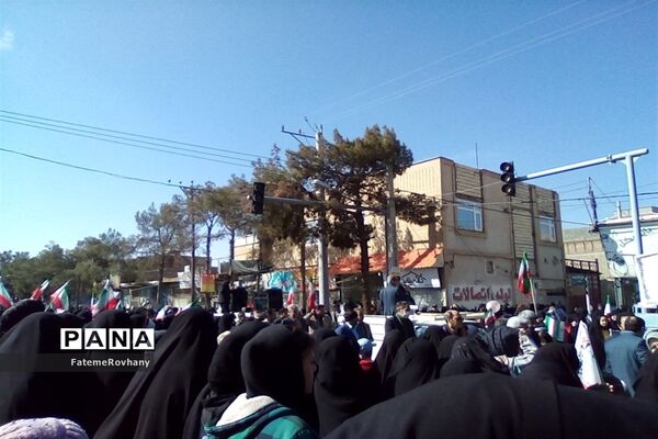 راهپیمایی ۲۲ بهمن دانش‌آموزان و سایر اقشار در خلیل اباد