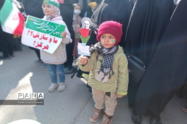 راهپیمایی ۲۲ بهمن دانش‌آموزان و سایر اقشار در خلیل اباد