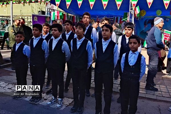 این همه لشکر آمده، به عشق رهبر آمده