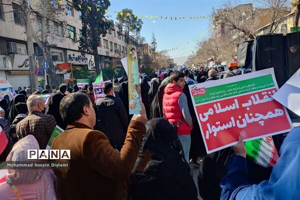 این همه لشکر آمده، به عشق رهبر آمده