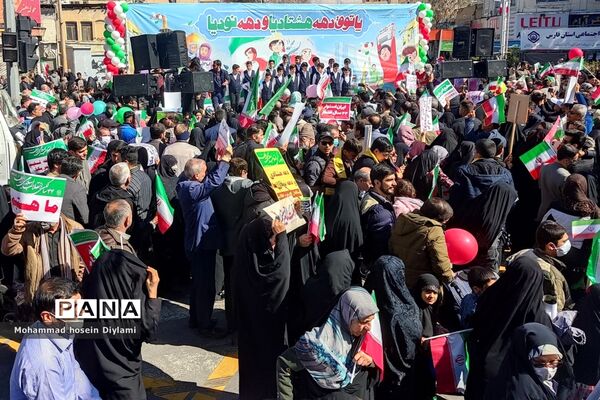 این همه لشکر آمده، به عشق رهبر آمده
