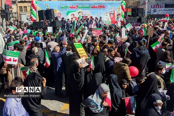 این همه لشکر آمده، به عشق رهبر آمده