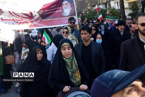 این همه لشکر آمده، به عشق رهبر آمده