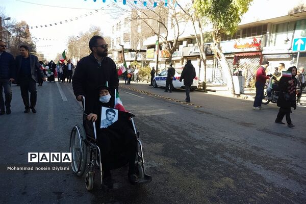 این همه لشکر آمده، به عشق رهبر آمده