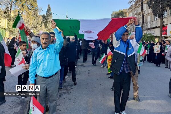 این همه لشکر آمده، به عشق رهبر آمده