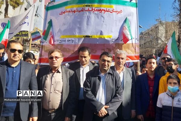 این همه لشکر آمده، به عشق رهبر آمده