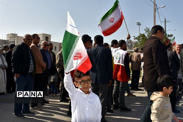 حضور پرشور دانش‌آموزان و مردم شهر گله‌دار در راهپیمایی 22 بهمن