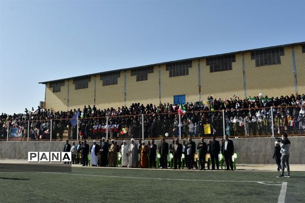 حضور پرشور دانش‌آموزان و مردم شهر گله‌دار در راهپیمایی 22 بهمن