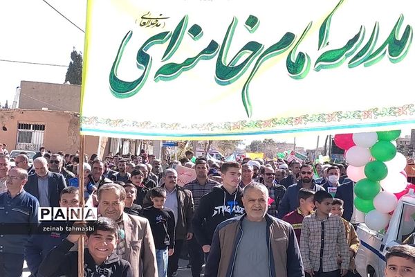 حضور پرشور دانش‌آموزان و اقشار مردم شهرستان سروستان در راهپیمایی 22 بهمن ماه