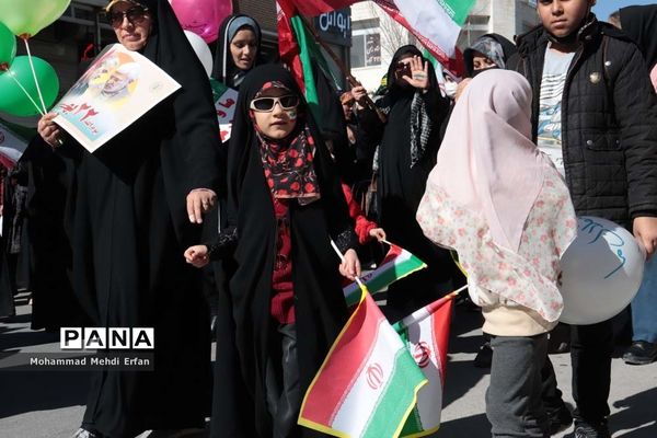 شکوه حضور مردم  آباده در راهپیمایی 22 بهمن ماه