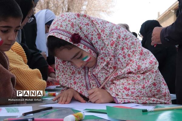 حضور دانش‌آموزان آباده  در مراسم  22 بهمن