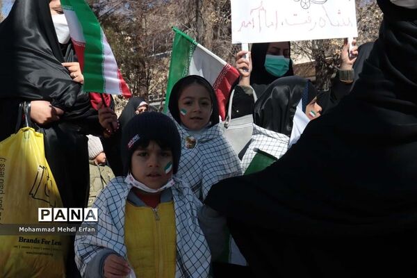 حضور دانش‌آموزان آباده  در مراسم  22 بهمن