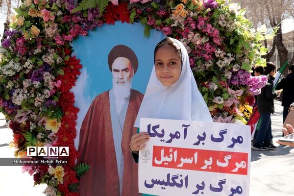 حضور دانش‌آموزان آباده  در مراسم  22 بهمن