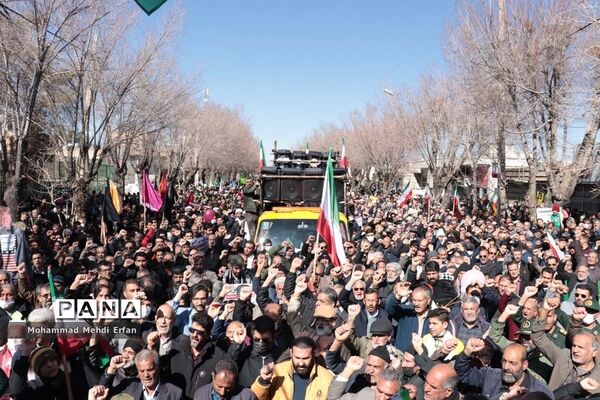 حضور دانش‌آموزان آباده  در مراسم  22 بهمن