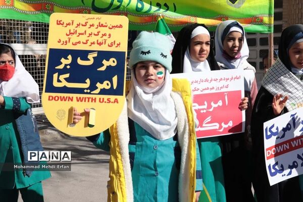 حضور دانش‌آموزان آباده  در مراسم  22 بهمن