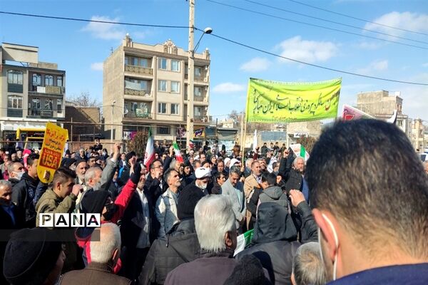 حضور پرشور دانش‌آموزان خرمدره در راهپیمایی ۲۲ بهمن