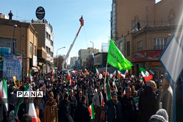 حضور پرشور دانش‌آموزان خرمدره در راهپیمایی ۲۲ بهمن