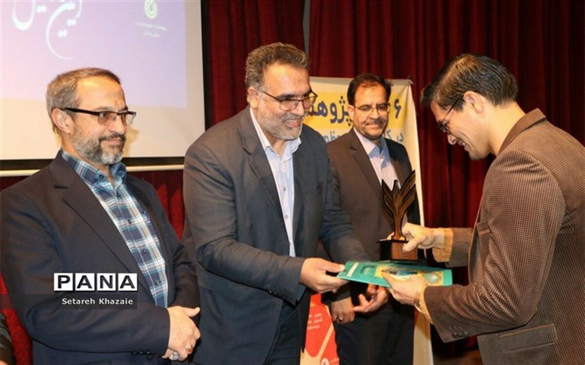 معلم پژوهنده اساس پرورش دانش‌آموزانی پژوهشگر و کنجکاو است