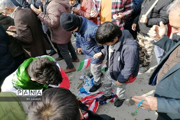 راهپیمایی باشکوه ۲۲ بهمن در چهل و چهارمین سالگرد پیروزی انقلاب اسلامی شهر مهستان شهرستان ساوجبلاغ