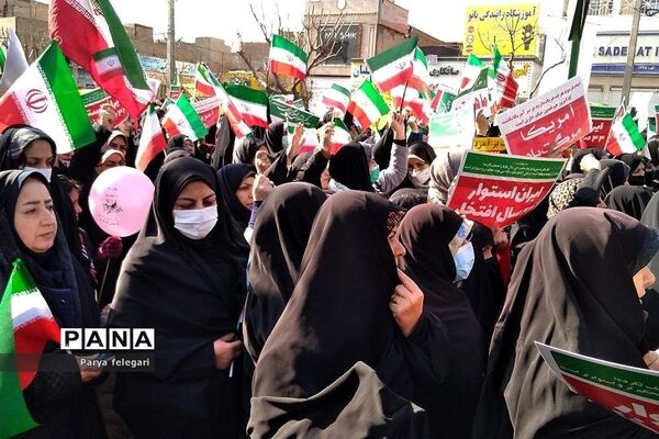 برگزاری راهپیمایی یوم‌الله ۲۲ بهمن در شهرستان قرچک