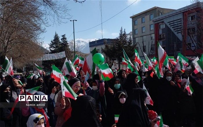 راهپیمایی ۲۲بهمن با حضور وفادارانه مردم رودهن برگزار شد/فیلم