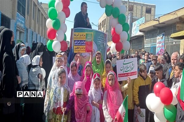 شرکت گسترده مردم شهرستان فریدن در راهپیمایی ٢٢ بهمن