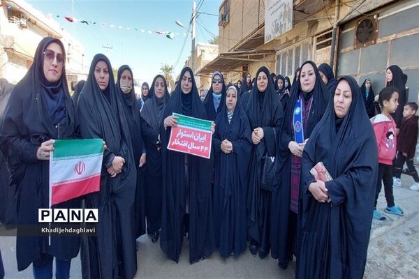 حضور پرشور فرهنگیان و دانش‌آموزان در راهپیمایی ۲۲ بهمن در حمیدیه