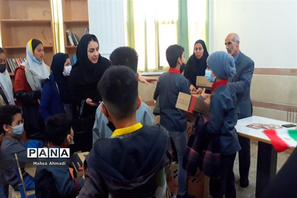 برگزاری نمایشگاه هنری پژوهشی «نوید مولا» در پژوهشسرای نه دی شهرستان رباط‌کریم