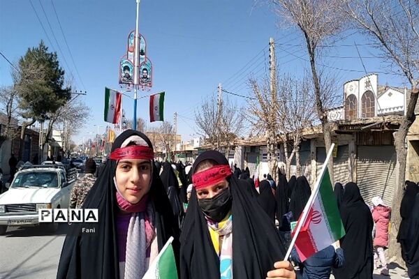 حضور پرشور مردم شهرستان فلاورجان در راهپیمایی ٢٢ بهمن