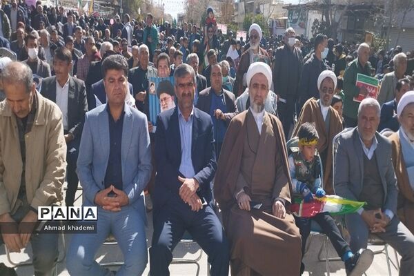 حضور کودکان و نوجوانان ارسنجانی در راهپیمایی ۲۲بهمن