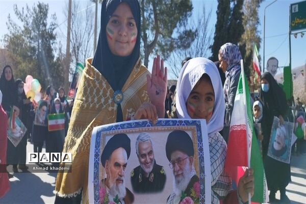 حضور کودکان و نوجوانان ارسنجانی در راهپیمایی ۲۲بهمن