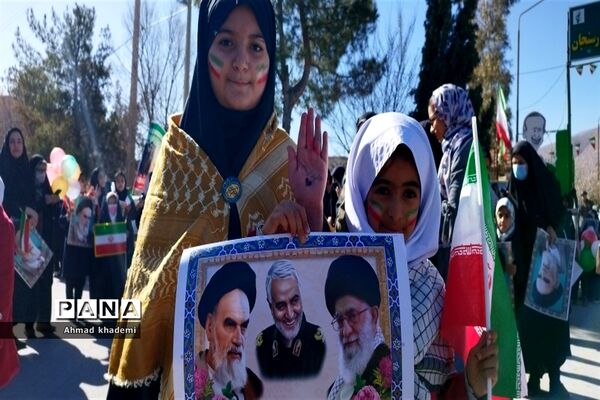 حضور کودکان و نوجوانان ارسنجانی در راهپیمایی ۲۲بهمن