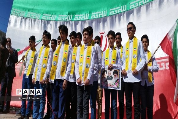 حضور کودکان و نوجوانان ارسنجانی در راهپیمایی ۲۲بهمن