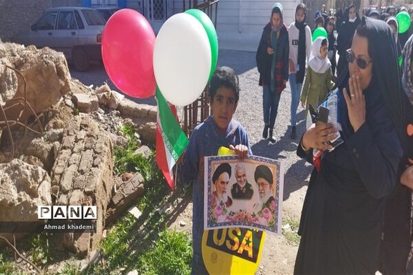 حضور کودکان و نوجوانان ارسنجانی در راهپیمایی ۲۲بهمن
