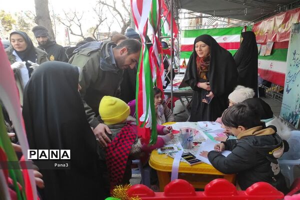 حضور مسئولان، فرهنگیان و دانش‌آموزان آموزش و پرورش منطقه ۳ در راهپیمایی ۲۲ بهمن۱۴۰۱