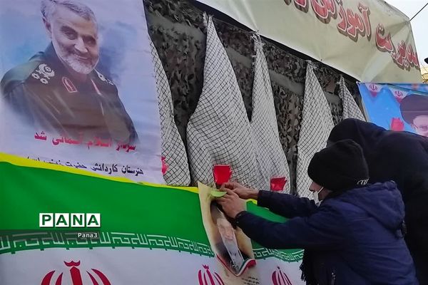 حضور مسئولان، فرهنگیان و دانش‌آموزان آموزش و پرورش منطقه ۳ در راهپیمایی ۲۲ بهمن۱۴۰۱