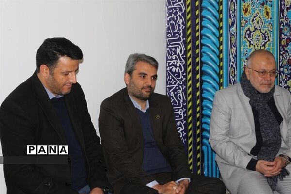 آیین بدرقه ۹۸ دانش‌آموز دختر فیروزکوهی به اردوهای راهیان نور