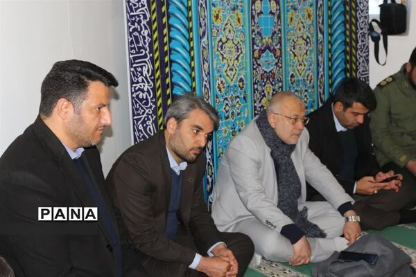 آیین بدرقه ۹۸ دانش‌آموز دختر فیروزکوهی به اردوهای راهیان نور