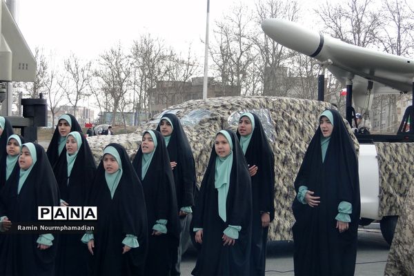 حضور چشم نواز فرزندان دهه نودی انقلاب در راهپیمایی 22 بهمن