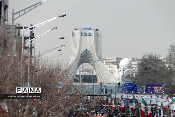 حضور چشم نواز فرزندان دهه نودی انقلاب در راهپیمایی 22 بهمن