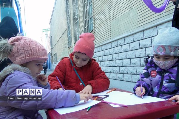 حضور چشم نواز فرزندان دهه نودی انقلاب در راهپیمایی 22 بهمن