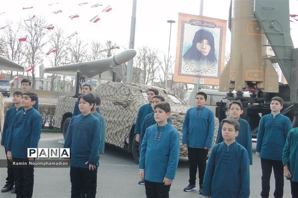 حضور چشم نواز فرزندان دهه نودی انقلاب در راهپیمایی 22 بهمن