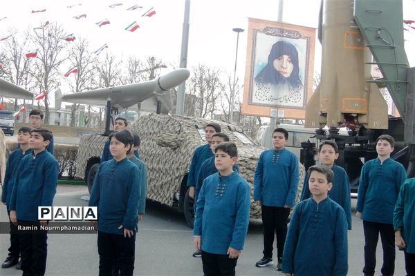 حضور چشم نواز فرزندان دهه نودی انقلاب در راهپیمایی 22 بهمن