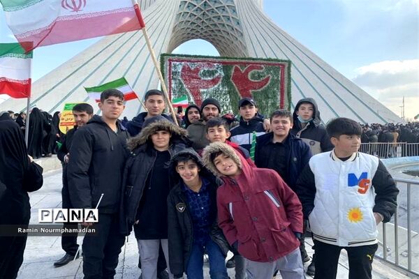حضور چشم نواز فرزندان دهه نودی انقلاب در راهپیمایی 22 بهمن