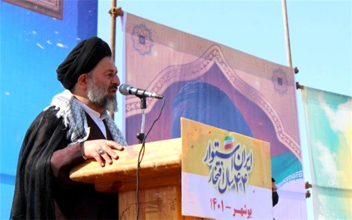 انقلاب اسلامی درخشنده ترین پدیده جهان است