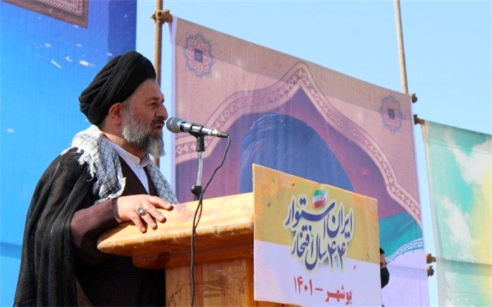 انقلاب اسلامی درخشنده ترین پدیده جهان است