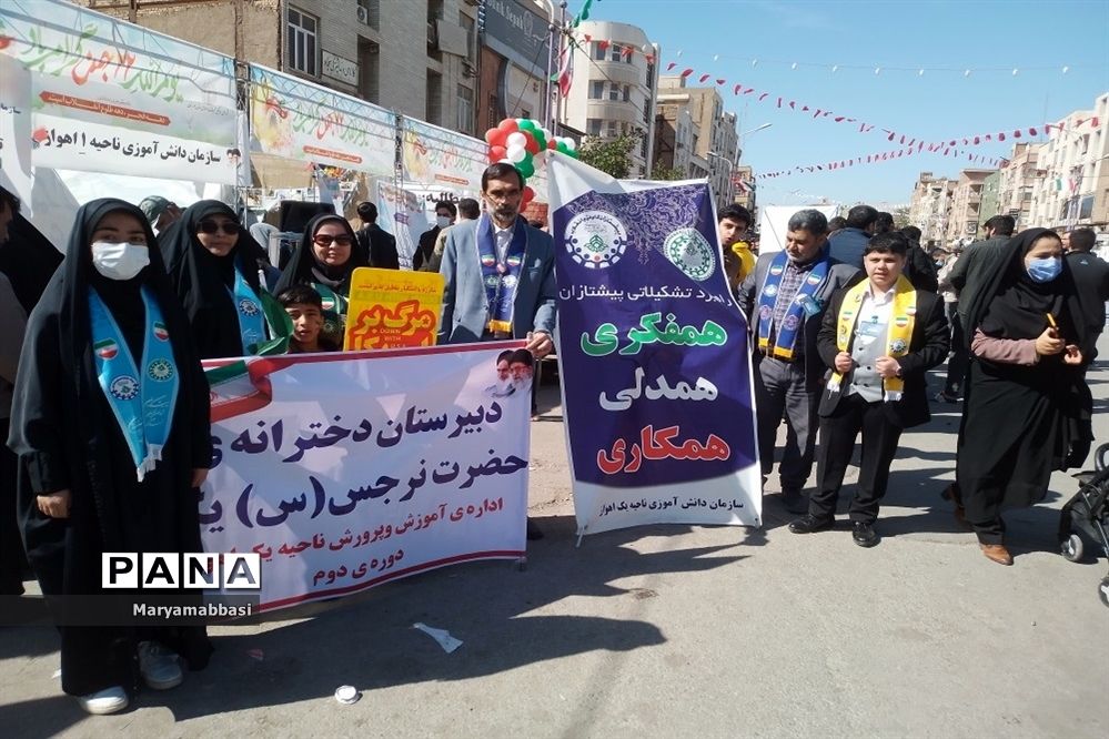 برپایی غرفه سازمان دانش‌آموزی بمناسبت 22 بهمن در اهواز