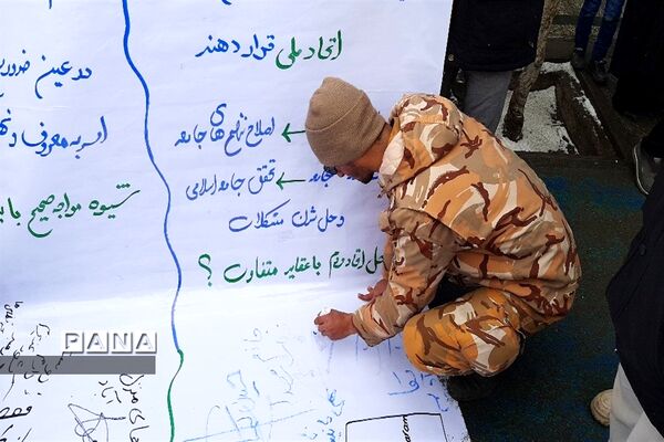 نمایش حضور مردم در راهپیمایی ۲۲ بهمن ۱۴۰۱ مشهد مقدس